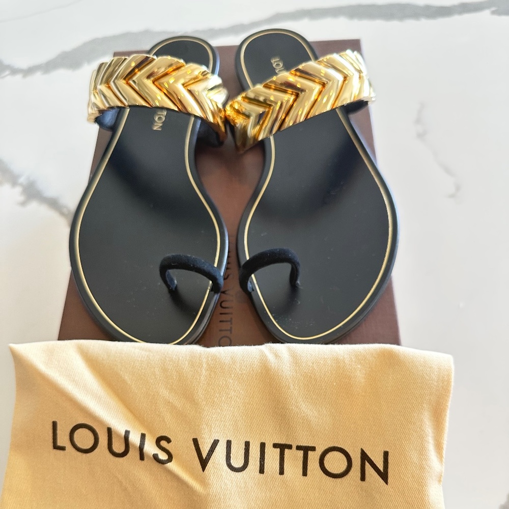 New! Louis Vuitton Black Embellished Suede and Leather Toe Ring Flat Sandals